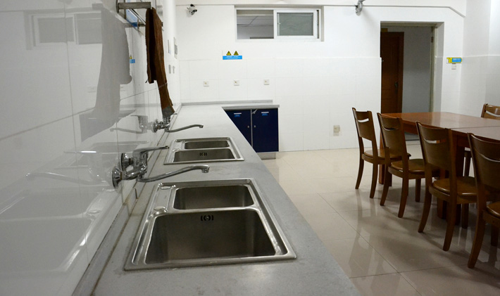 Kitchen2.jpg